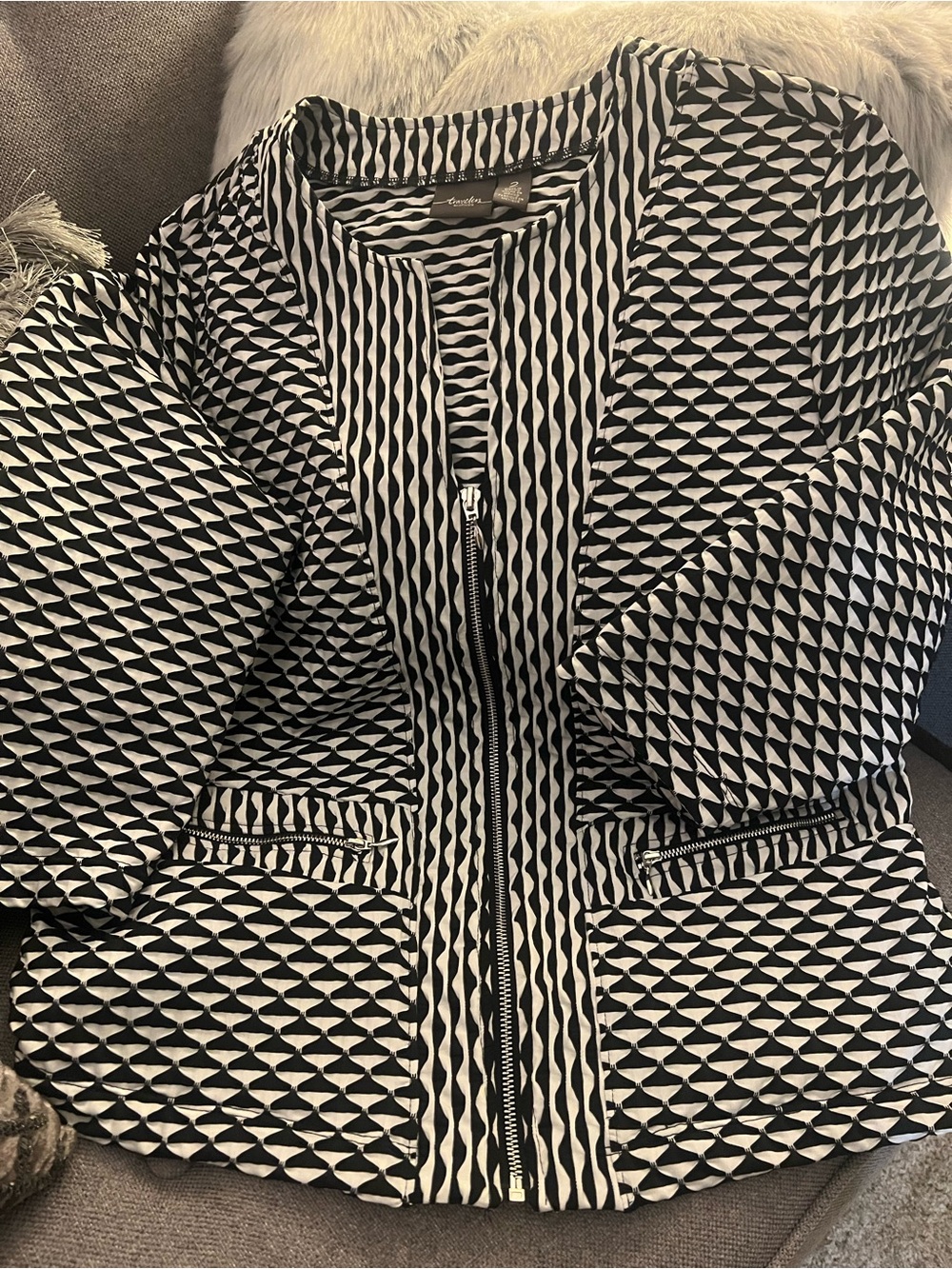Travelers by Chico’s Black White Geometric 3D Pattern Zip Jacket Size 2/L/12 - Picture 12 of 12